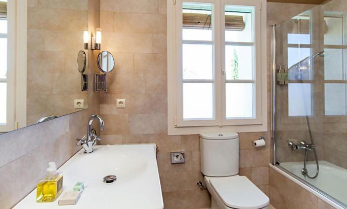 Lhort De Sant Cebria Bed & Breakfast Torroella de Fluvia Exterior photo